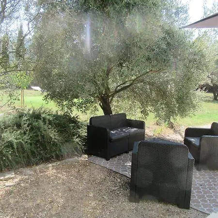 Lumineux Deux Pieces En Rez De Jardin